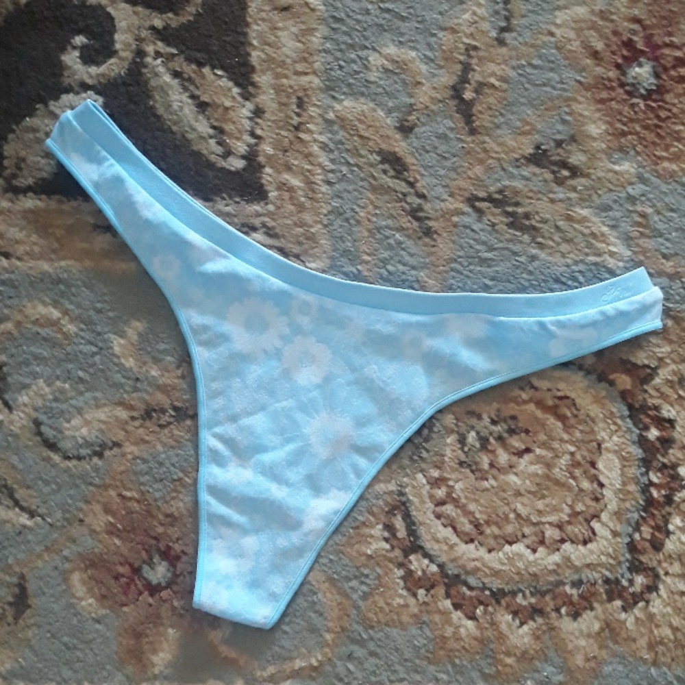 Pink VS thong - Picture 3 of 14